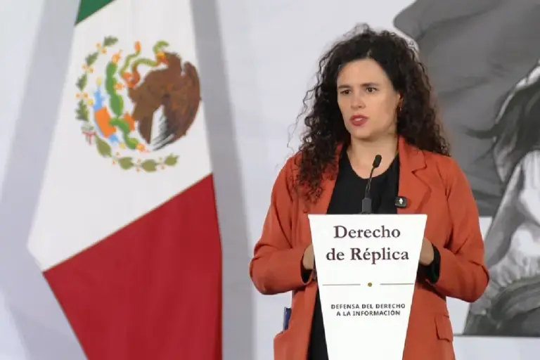 Luisa María Alcalde señala a medios por desinformar en torno a los derechos de las audiencias.