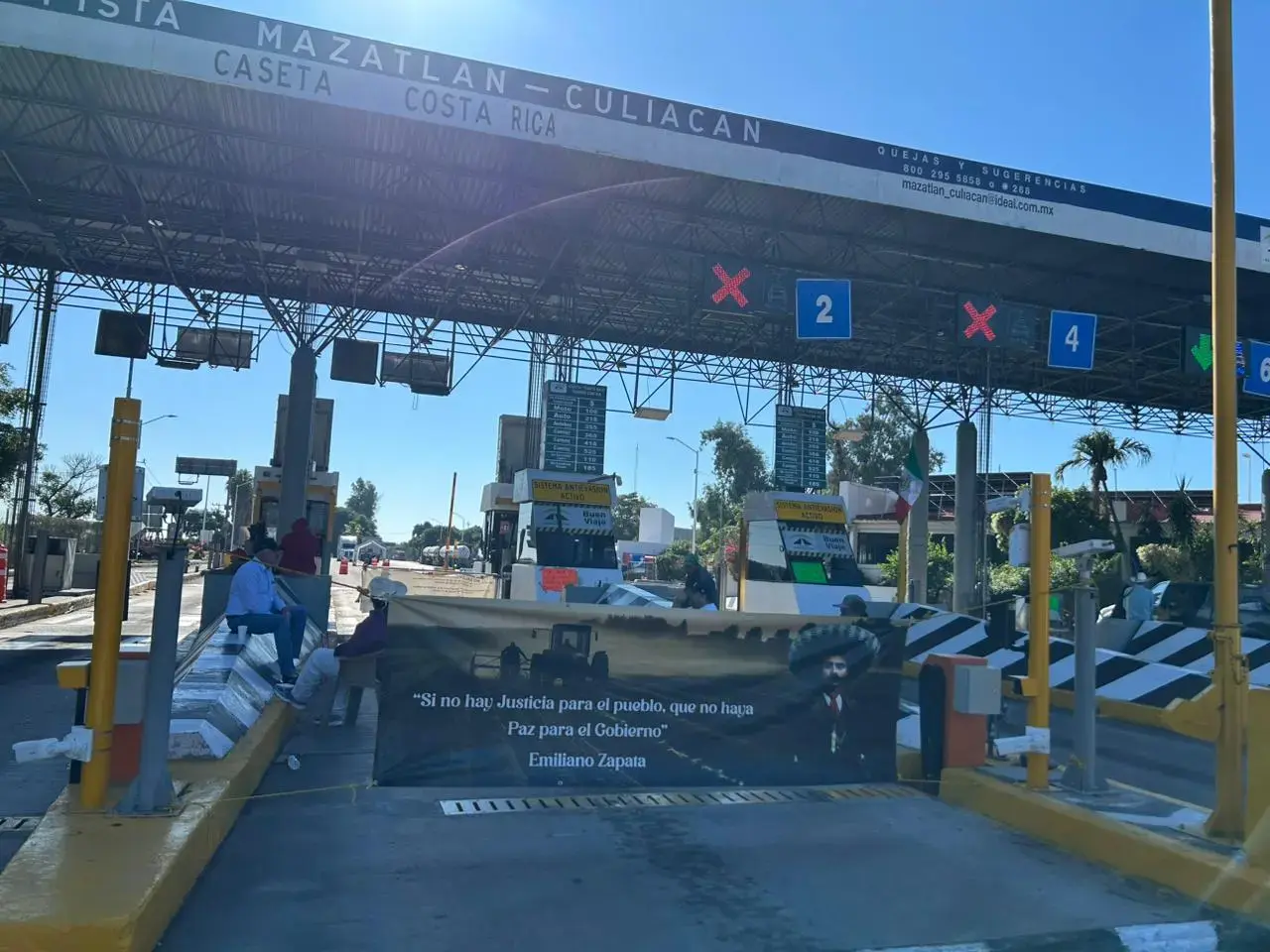 Uno de los bloqueos en la caseta de Costa Rica, como parte de las protestas en demanda de atención al campo.