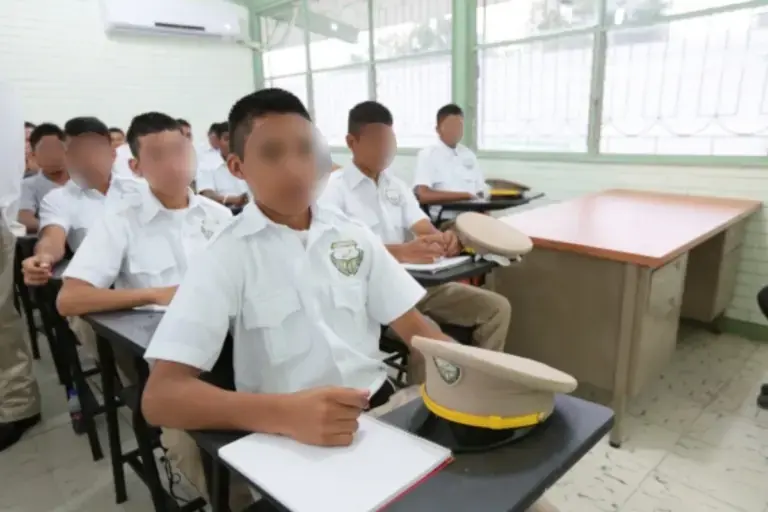 La SEP indicó que las escuelas militarizadas no están permitidas.