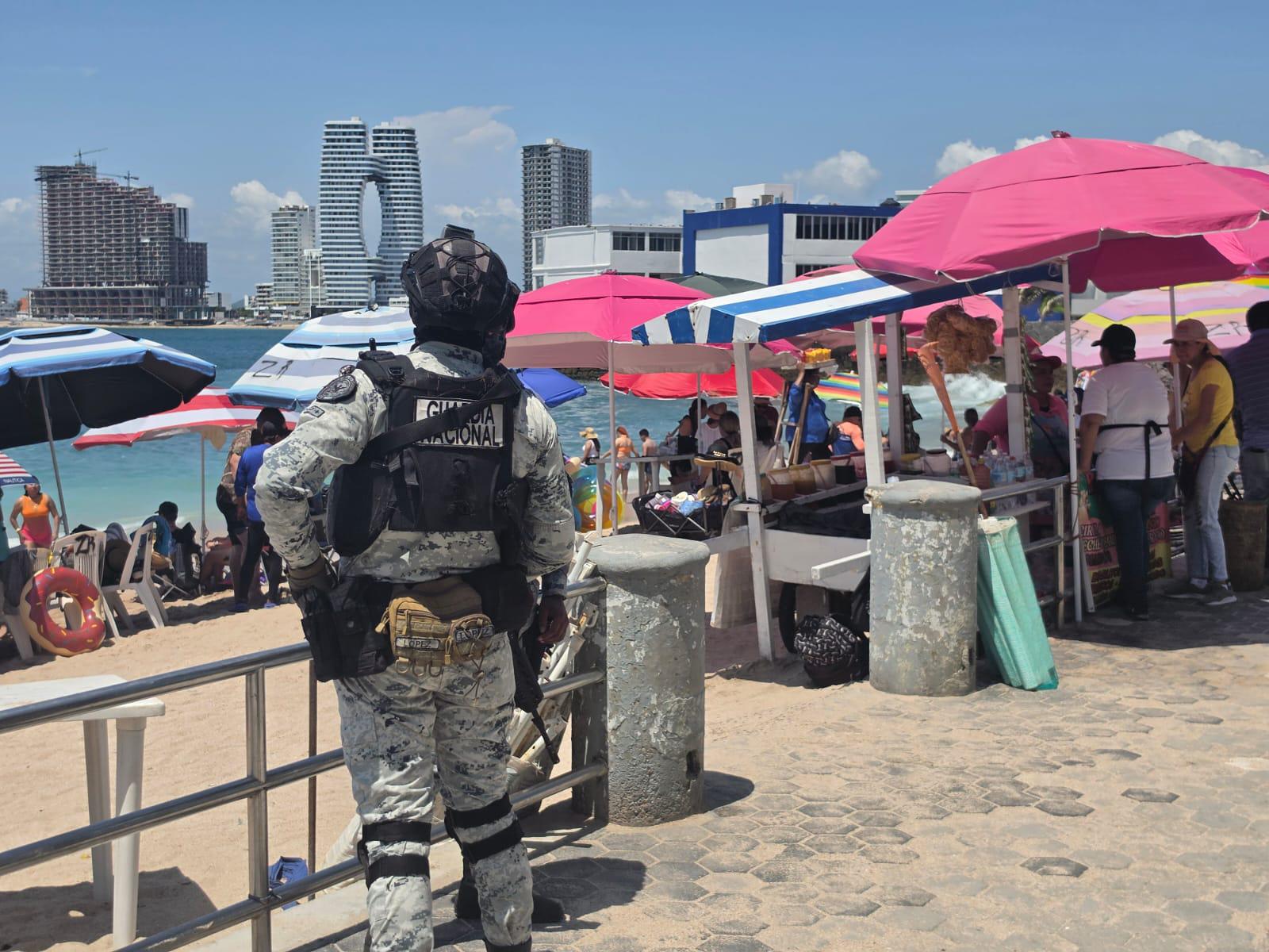 Las autoridades señalaron que continúan detectando irregularidades, principalmente relacionadas con el número de sombrillas instaladas en la playa.