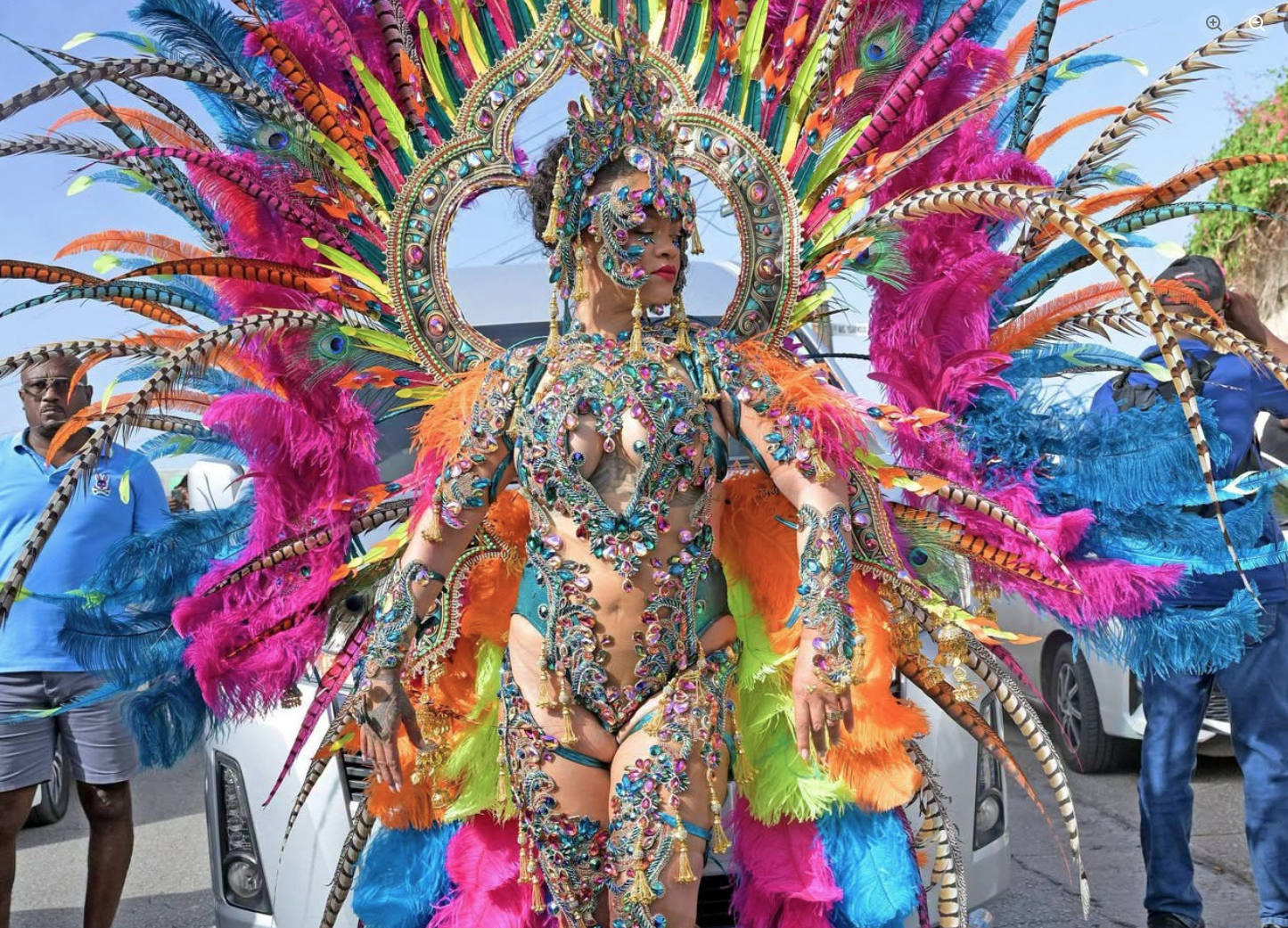 Rihanna participa en el tradicional Grand Kadooment Day, de su natal Barbados.