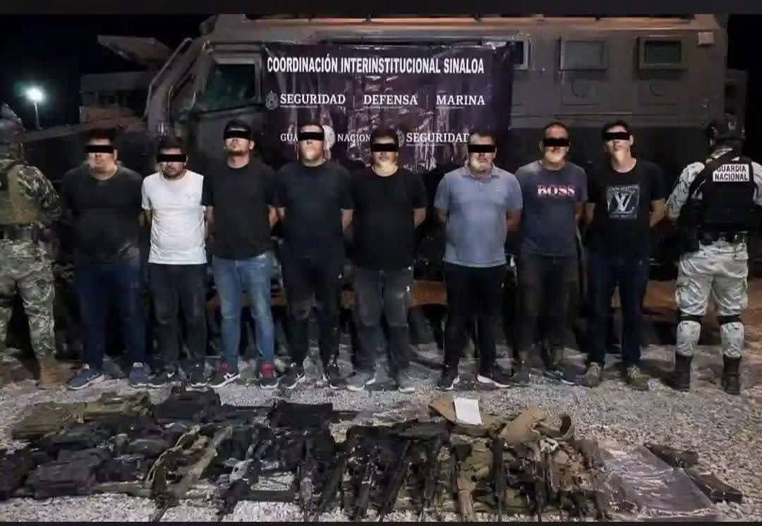 A los ocho detenidos les aseguraron armas de fuego tras el enfrentamiento con la Guardia Nacional en Los Mochis.